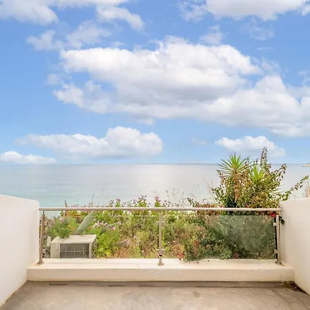 Guestready - Beachfront Apartment Sesimbra